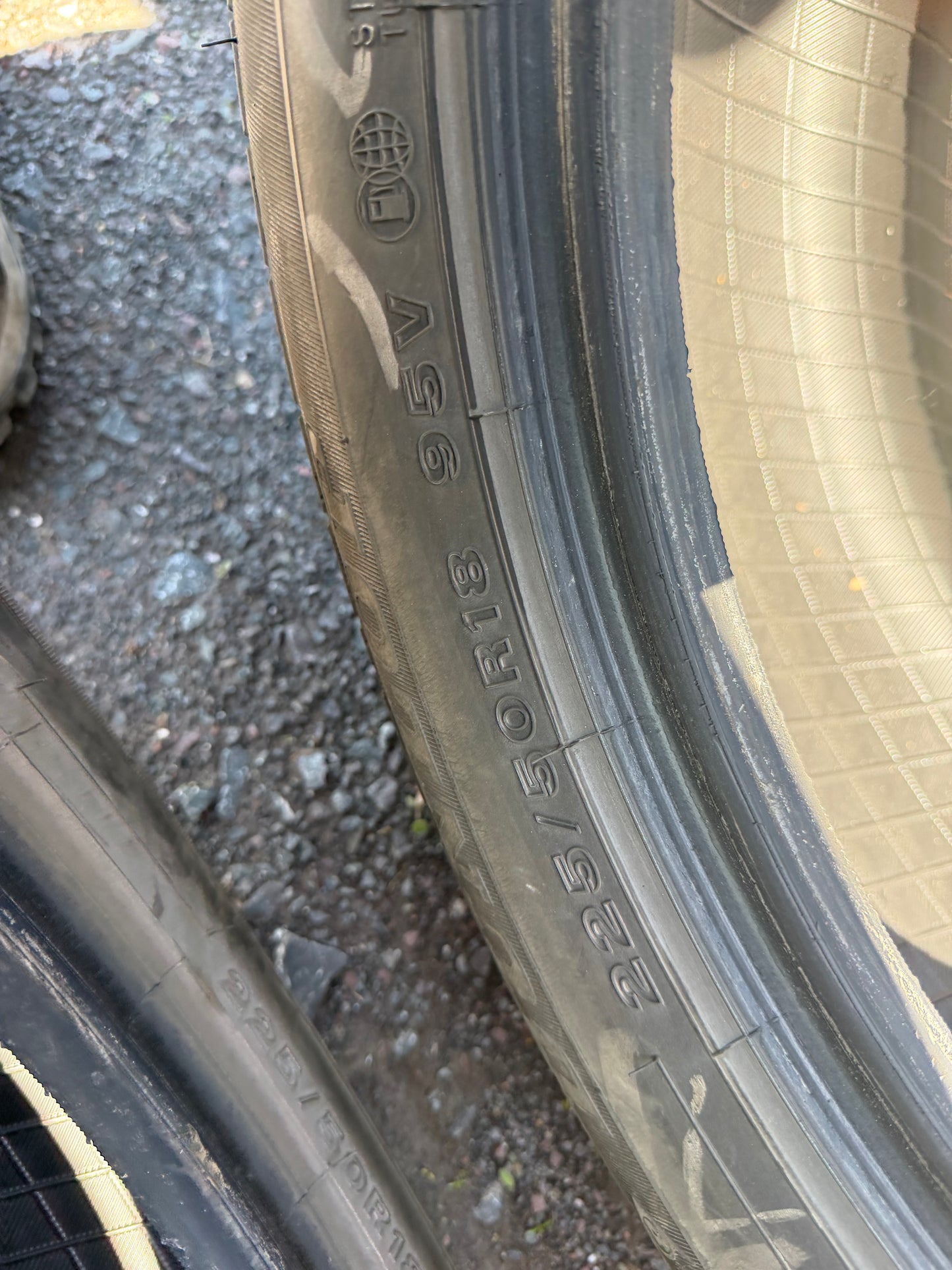 4 pneus d ete 225/50r18 dunlop en bon état
