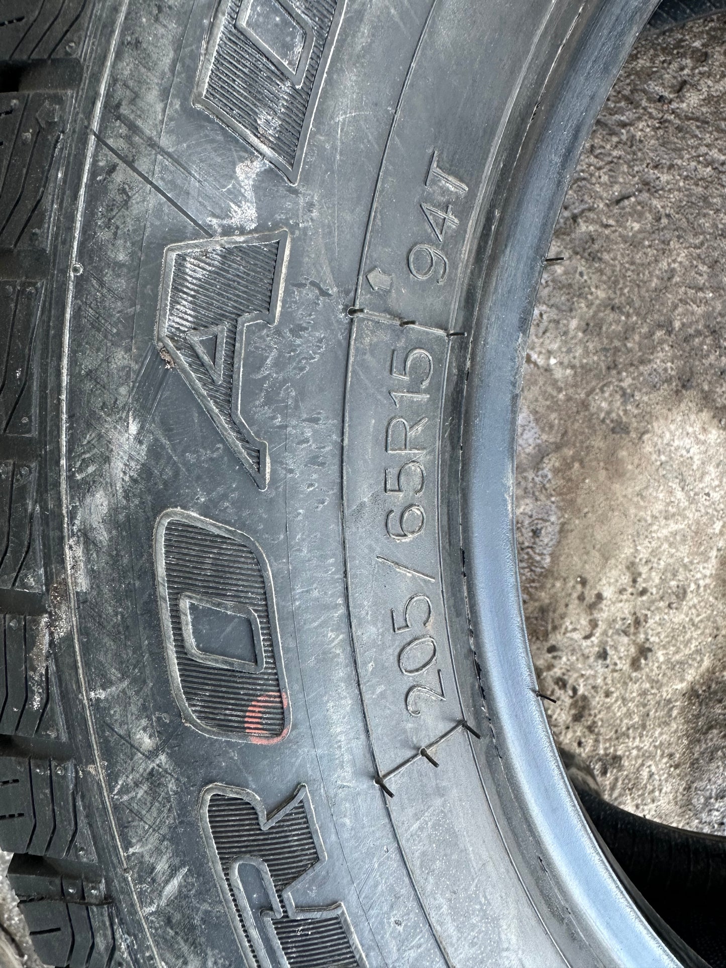 4 pneus d hiver neuf 205/65r15 joyroad