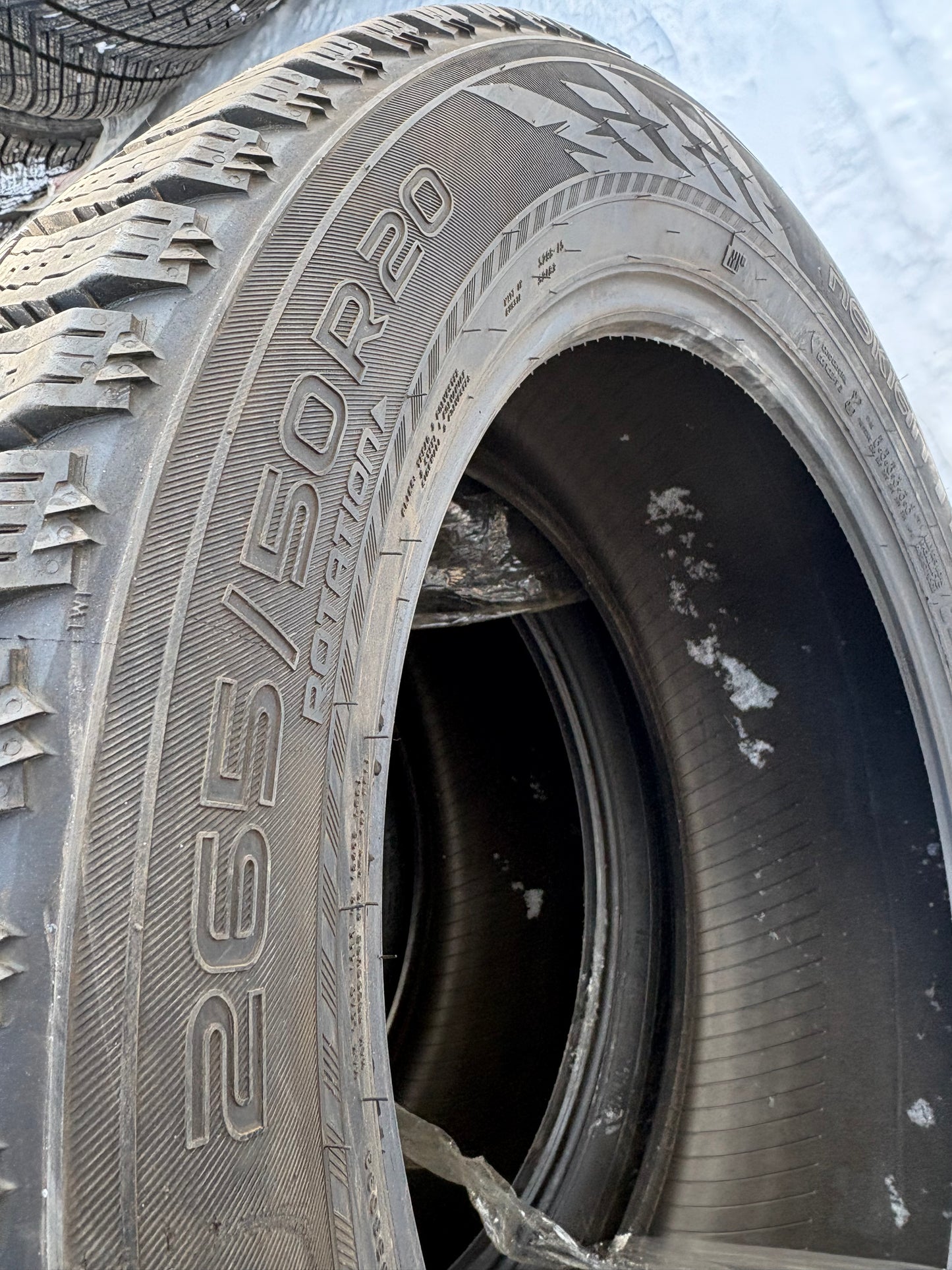 4 pneus d hiver 265/50r20 nokian en tres bon etat