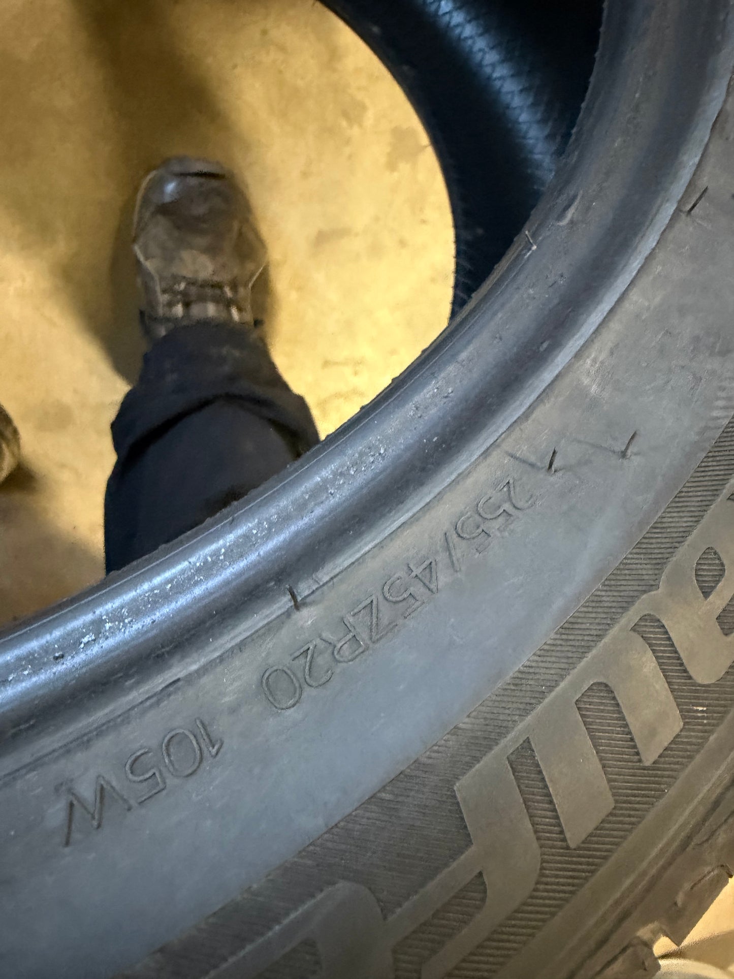 1 pneu d ete 255/45r20 laufenn a l etat neuf