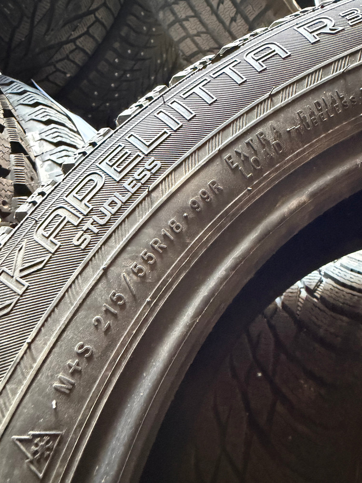 3 pneus d hiver 215/55r18 nokian en tres bon état