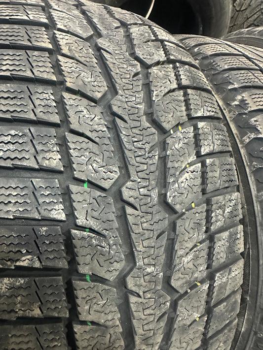4 pneus d hiver 205/55r16 toyo