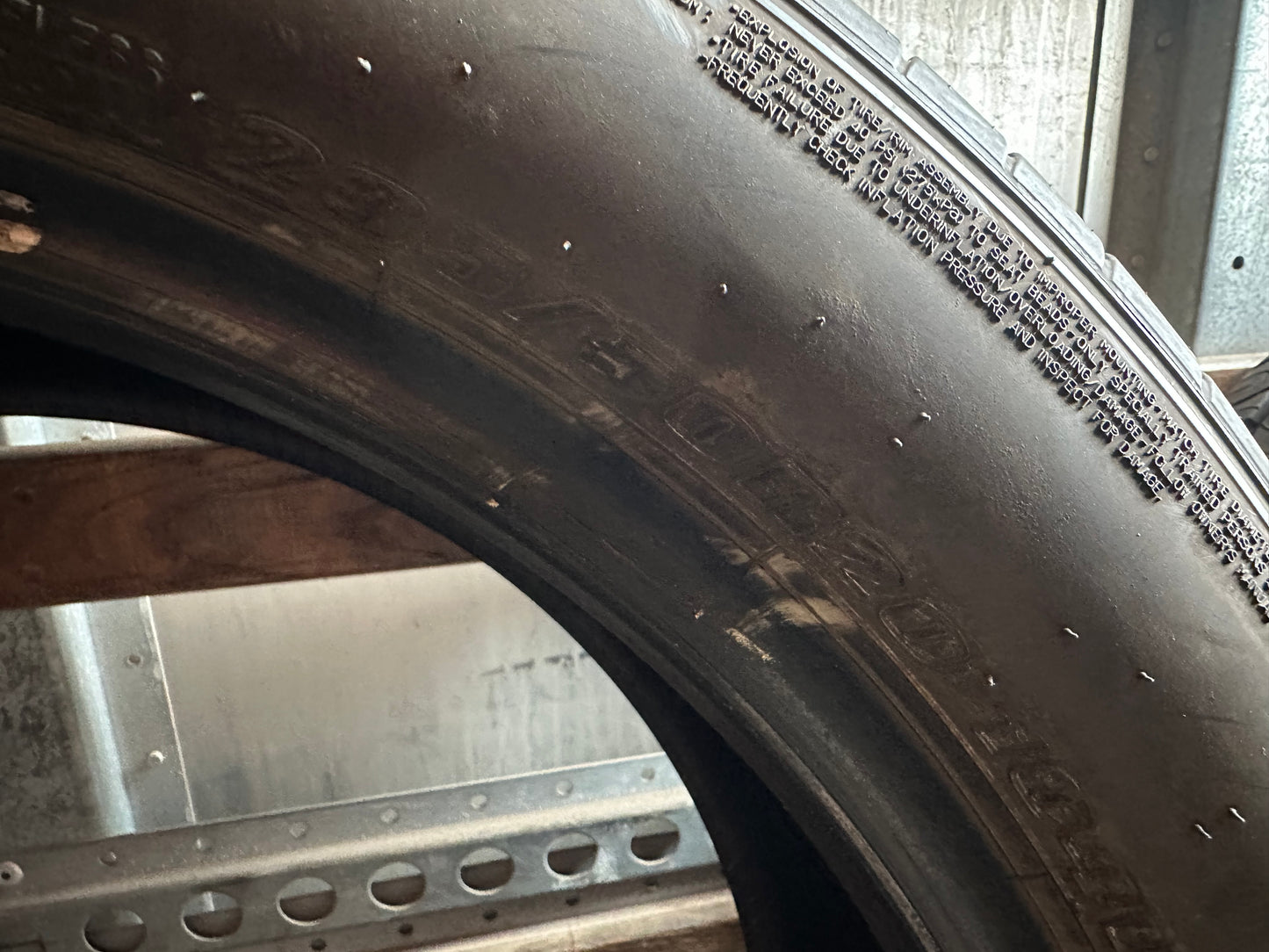 1 pneu d’été 235/50r20 Dunlop en très bon état