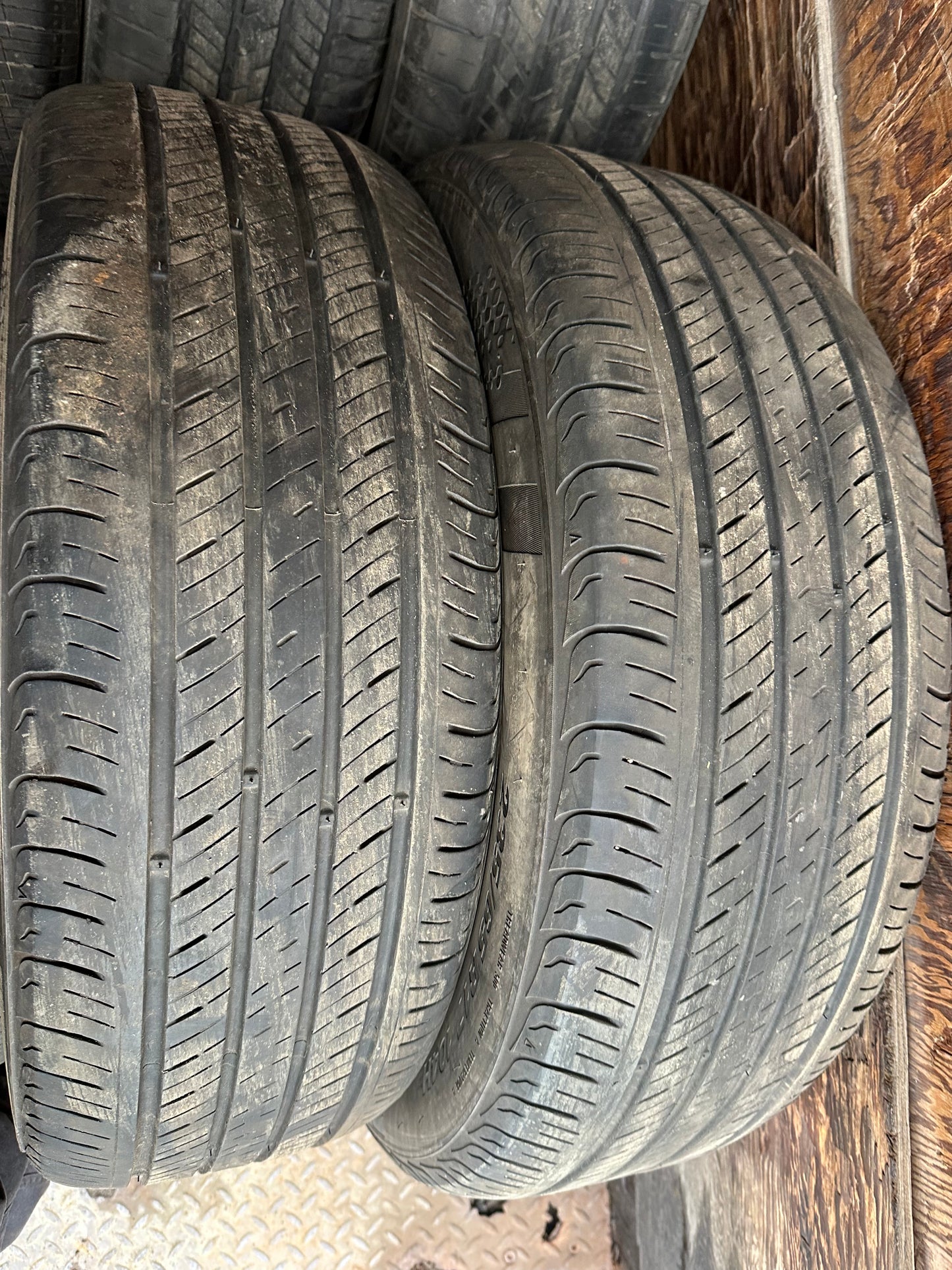 2 pneus d été 235/65r17 kumho en bon état