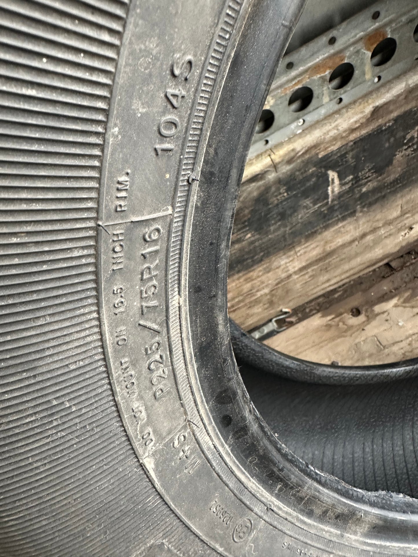 1 pneu d’été 225/75r16 goodyear a l’état neuf