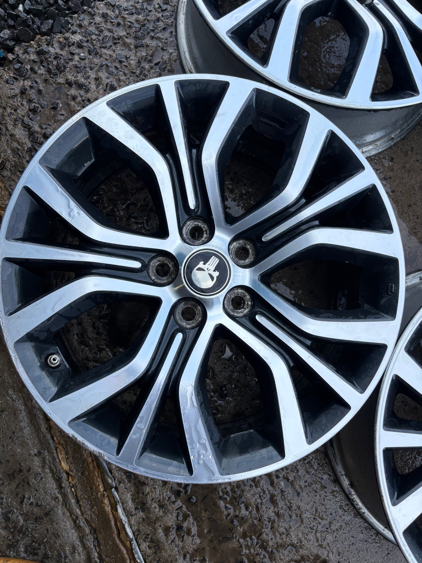 4 mags 18 pouces Mitsubishi 5x114.3 en parfaite etat