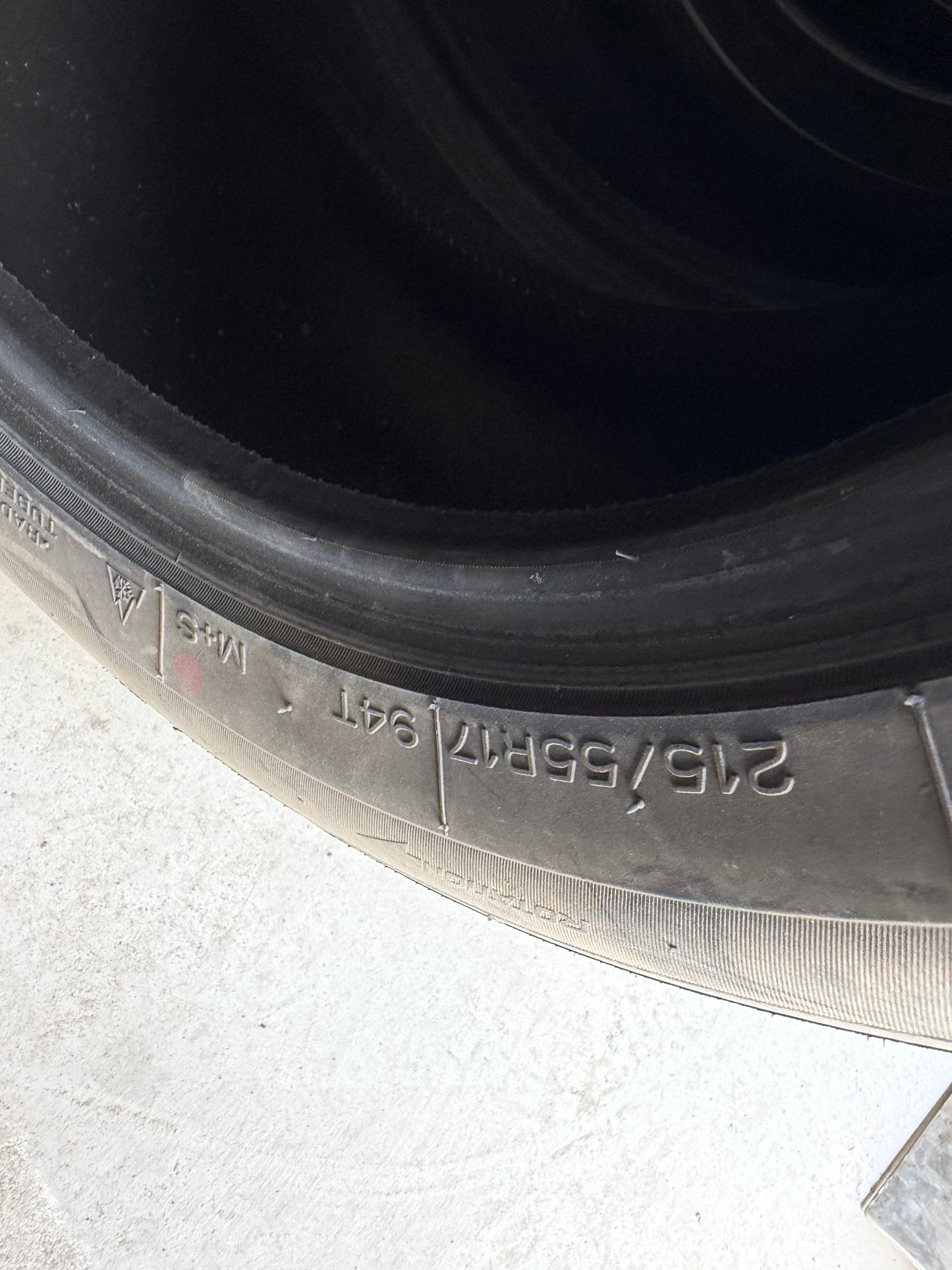 4 pneus d hiver 215/55r17 uniroyal a l état neuf