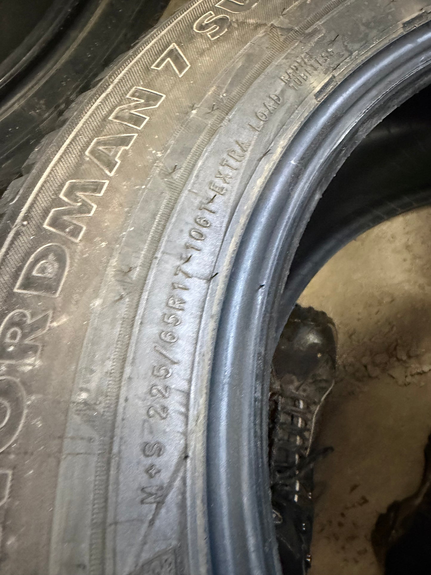 4 pneus d hiver 225/65r17 nokian a l état neuf