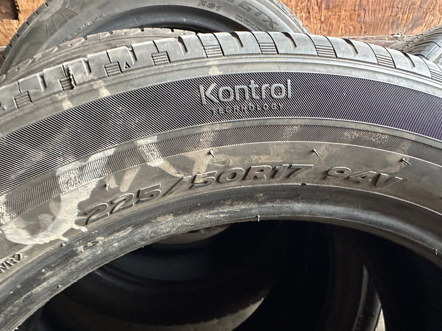 1 pneu d’été 225/50r17 hankook en très bon état