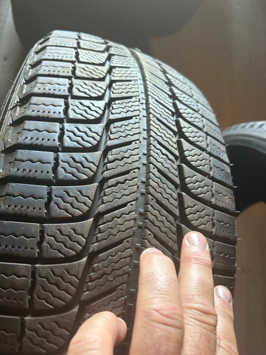 1 pneu d hiver 225/60r17 michelin en tres bon état