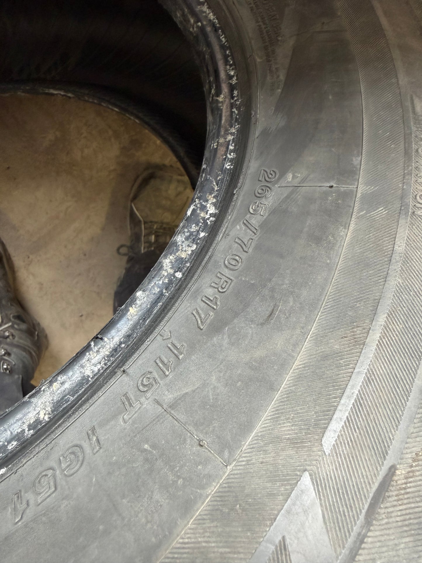 4 pneus d hiver 265/70r17 Yokohama a l etat neuf