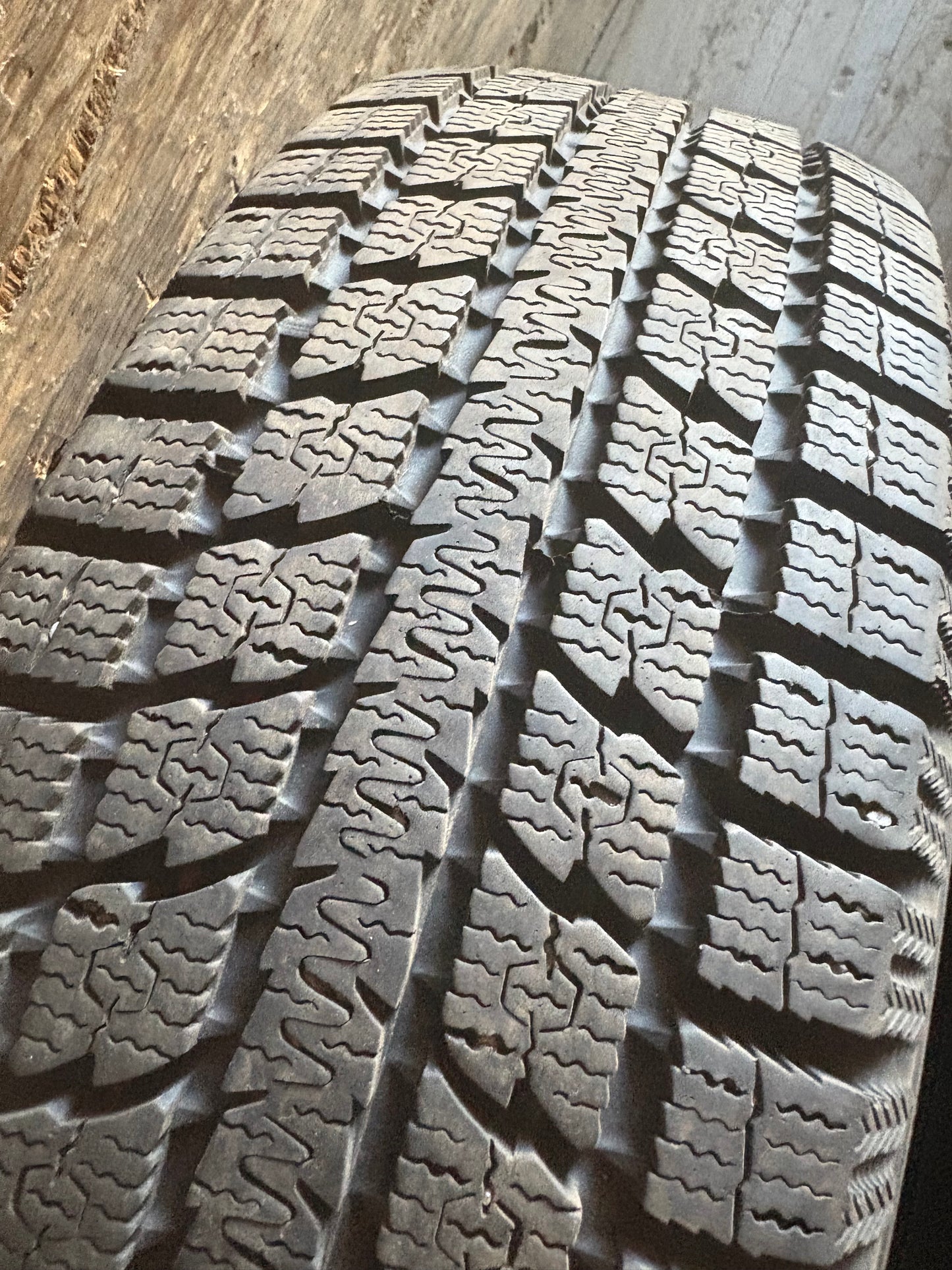 1 pneu d hiver 195/65r15 toyo a l etat neuf