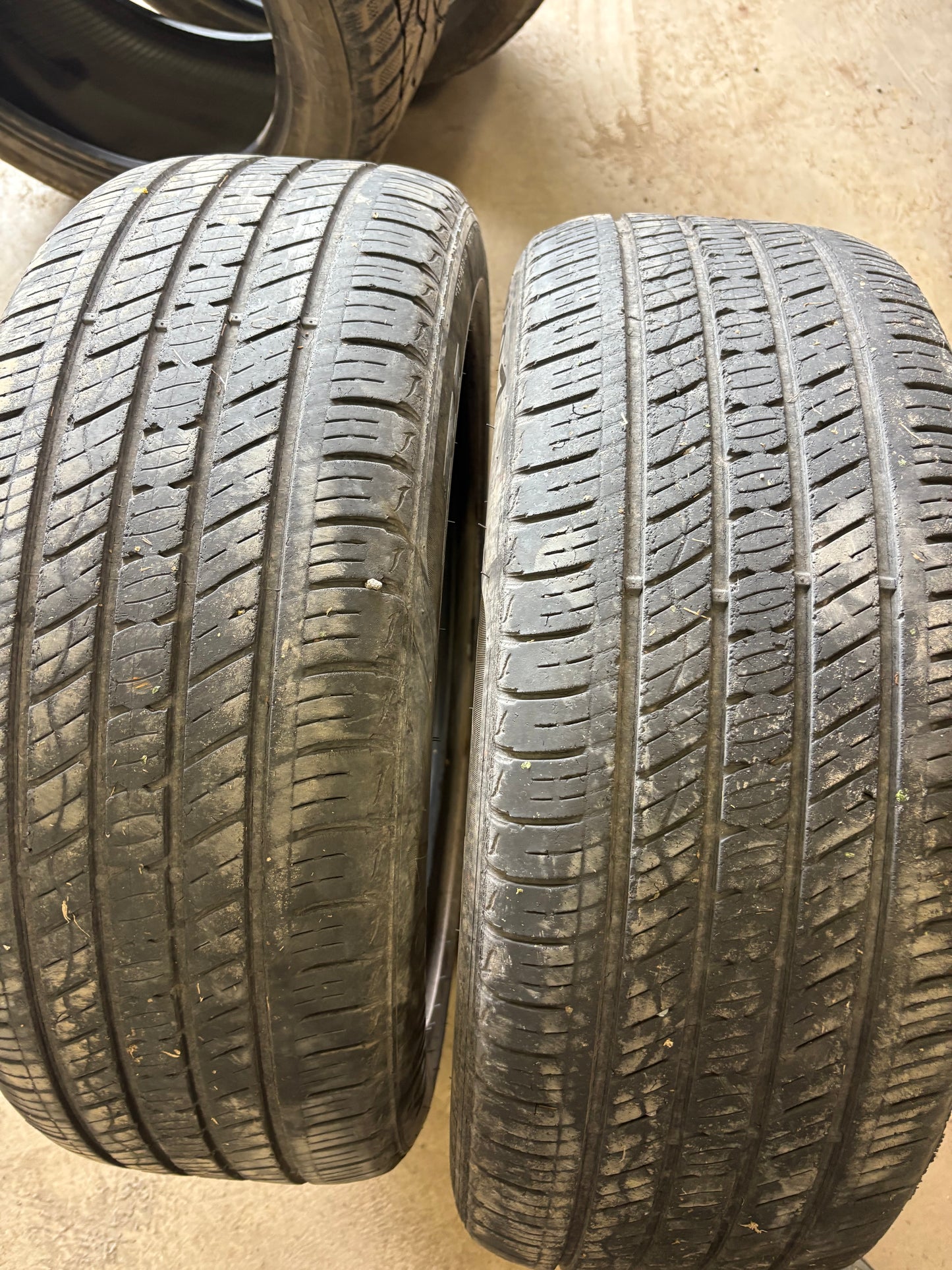 2 pneus d ete 235/55r19 humho en bon état
