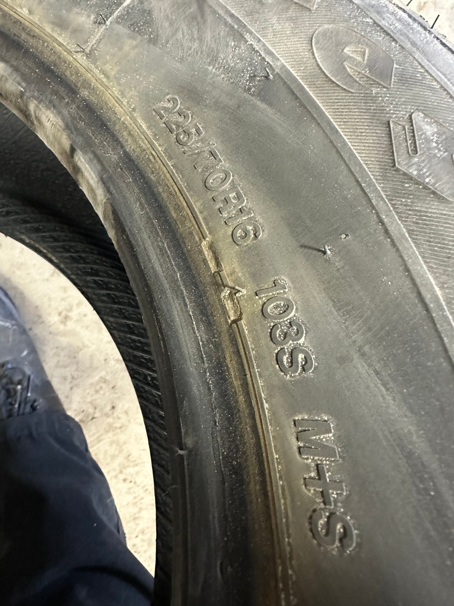 4 pneus d hiver 225/70r16 firestone