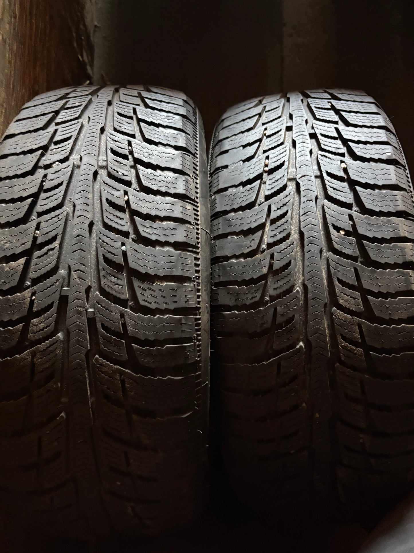 2 pneus d hiver 215/55r16 Bf goodrich en bon etat