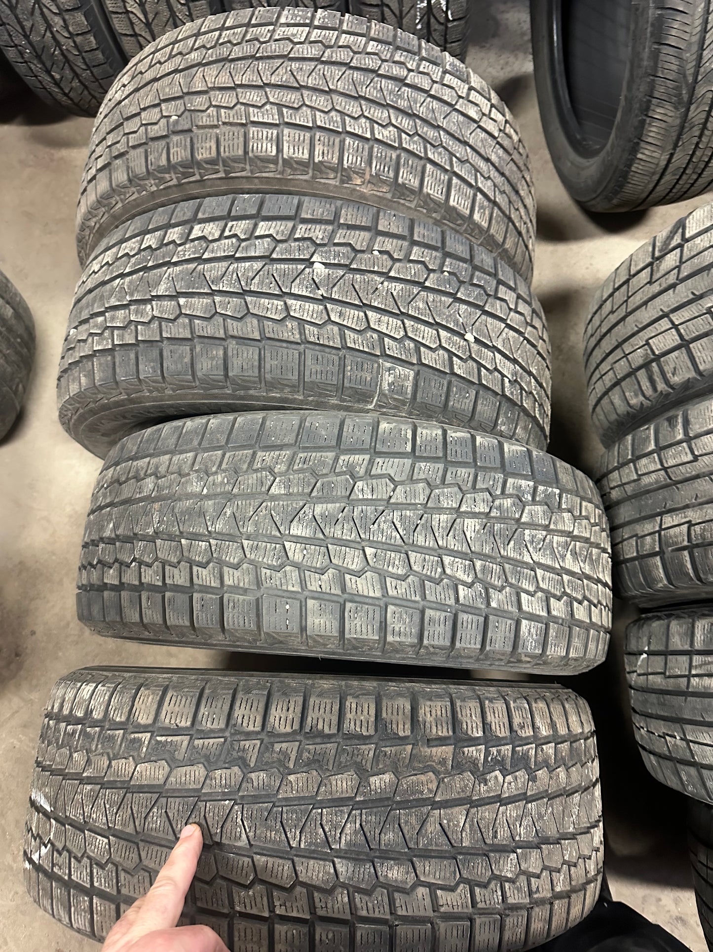 4 pneus d hiver 215/55r16 Yokohama