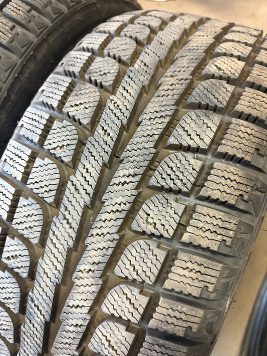 2 pneus d hiver 245/40r18 maxtrek a l état neuf