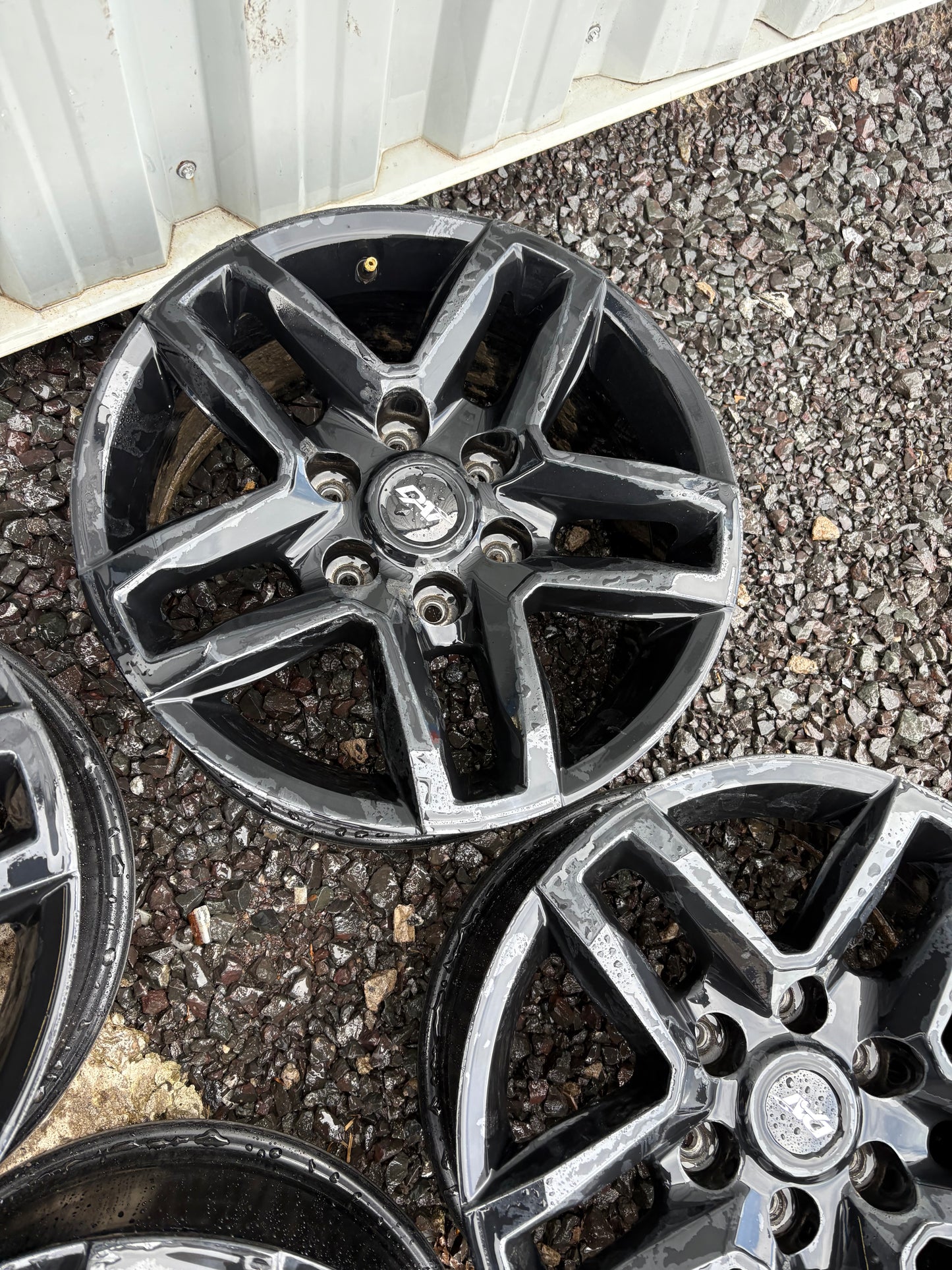 4 mags dai 17 pouces 6x135 a l etat neuf ( ford f-150 )