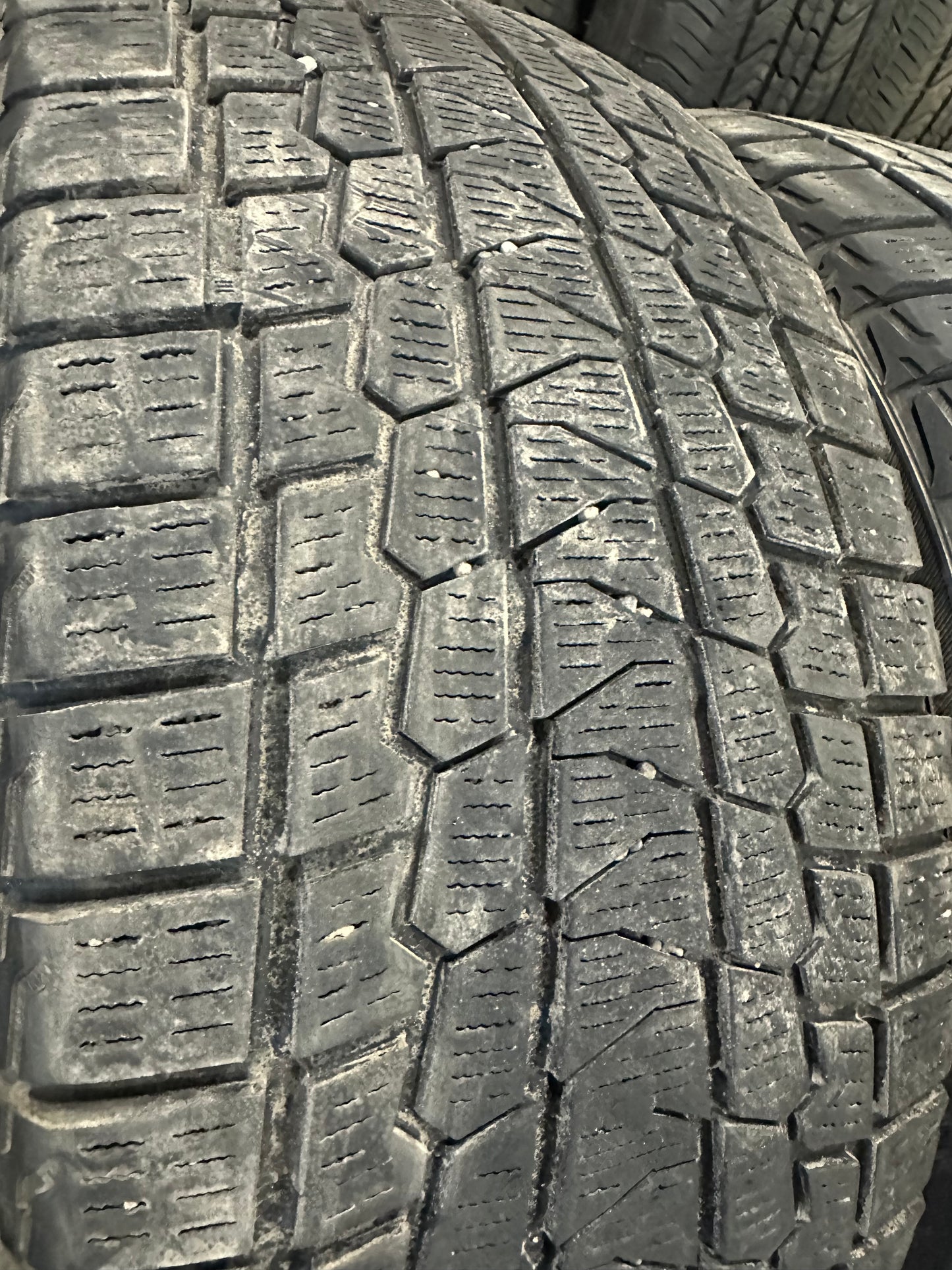 4 pneus d hiver 215/55r16 Yokohama