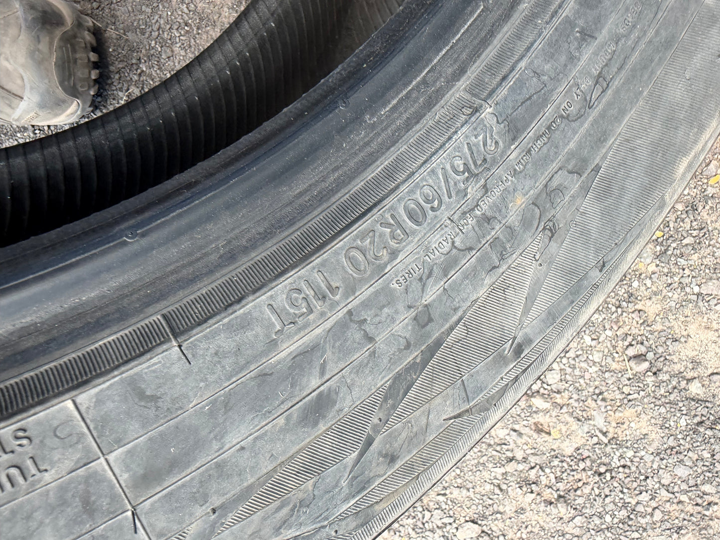 4 pneus d hiver 275/60r20 toyo en bon etat