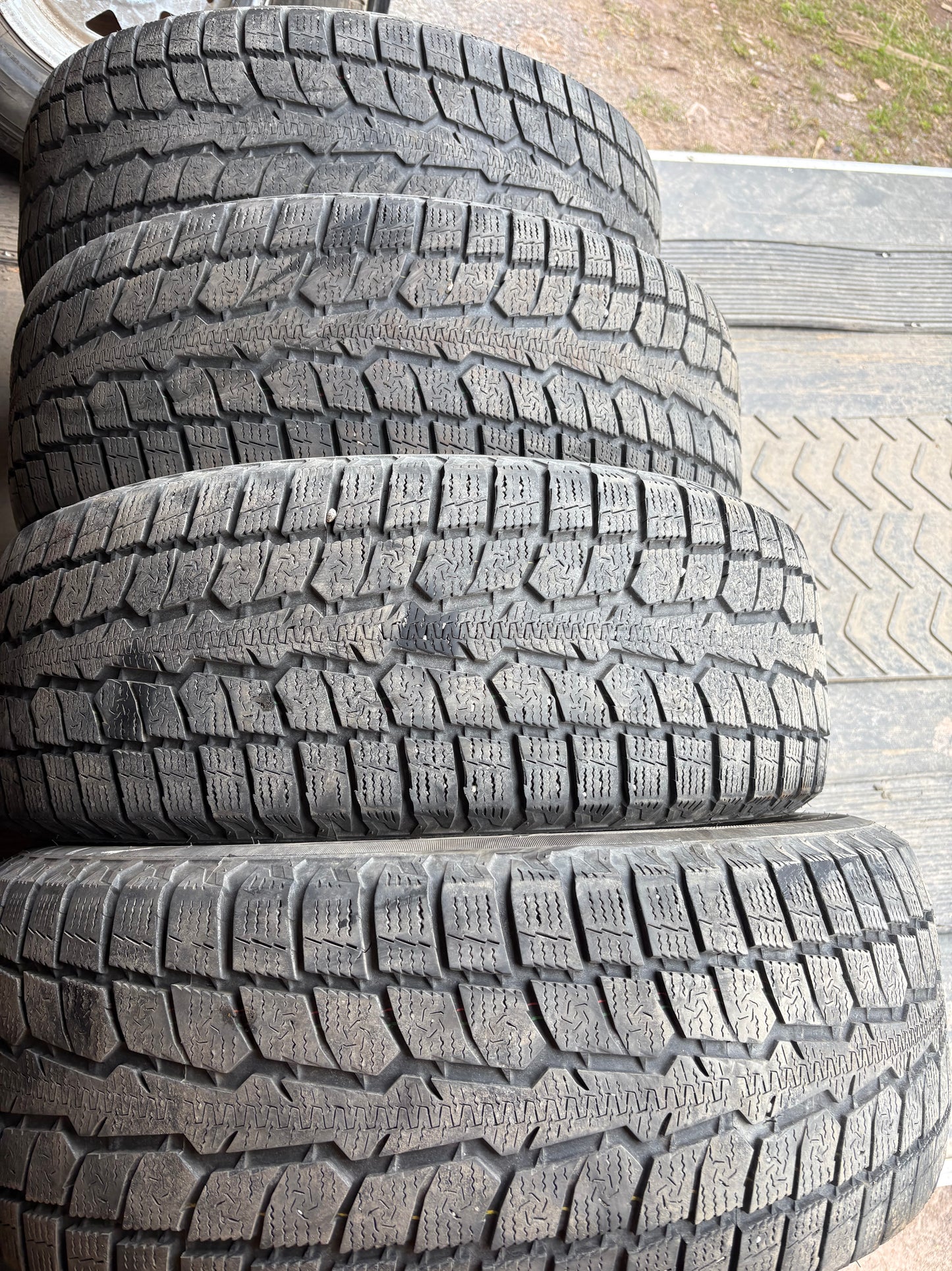 4 pneus d hiver 245/60r18 toyo en bon etat