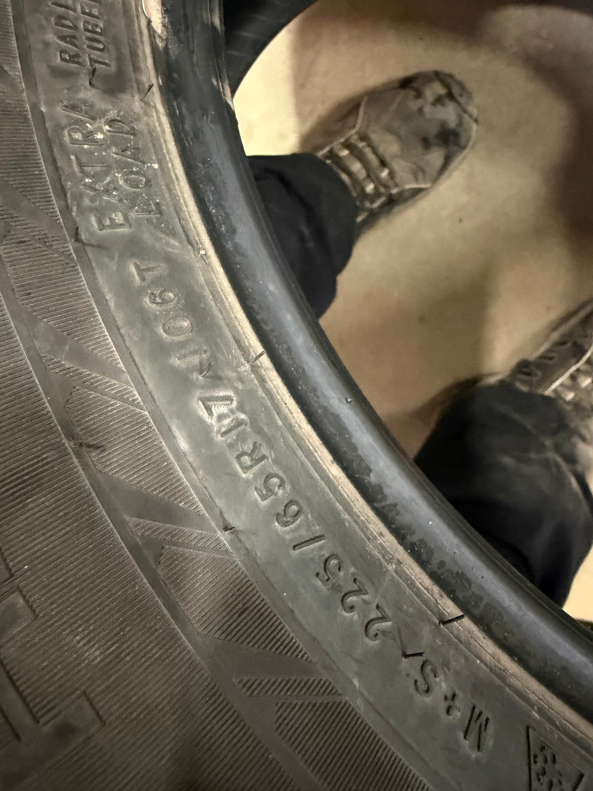 4 pneus d hiver 225/65r17 nokian en tres bon état