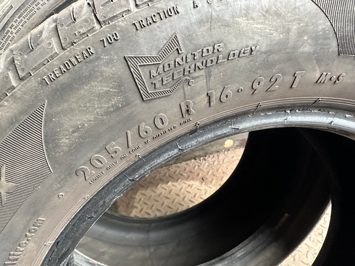 1 pneu d’été 205/60r16 général en très bon état