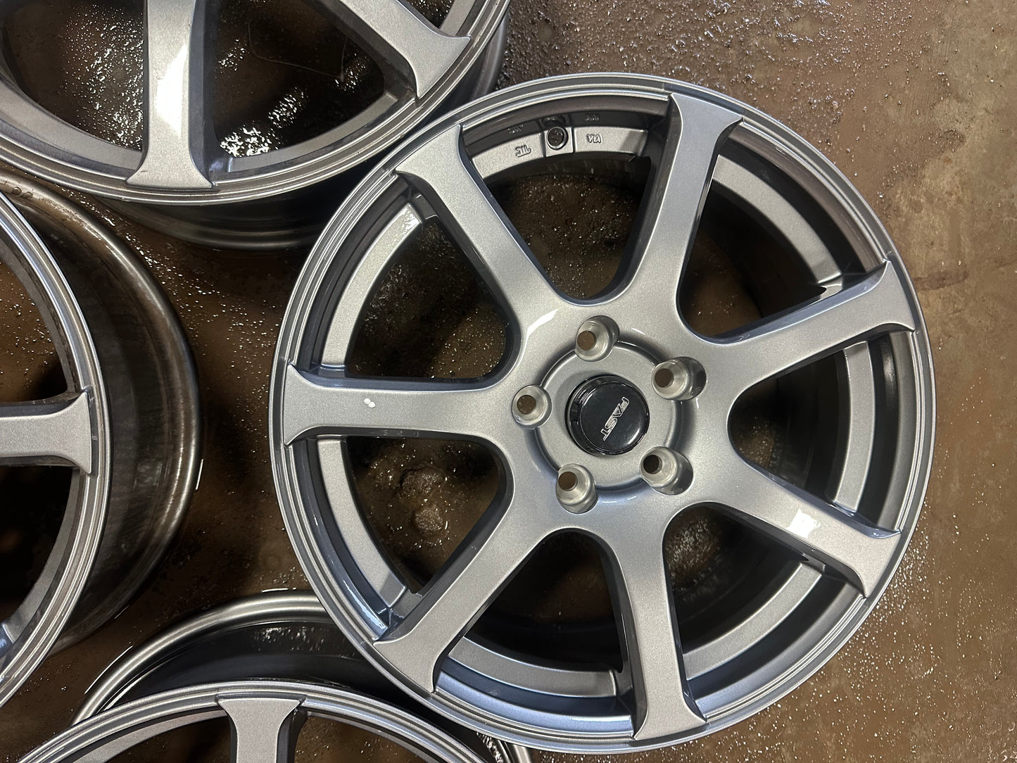 4 mags fast 17 pouces 5x114.3 neuf en liquidation