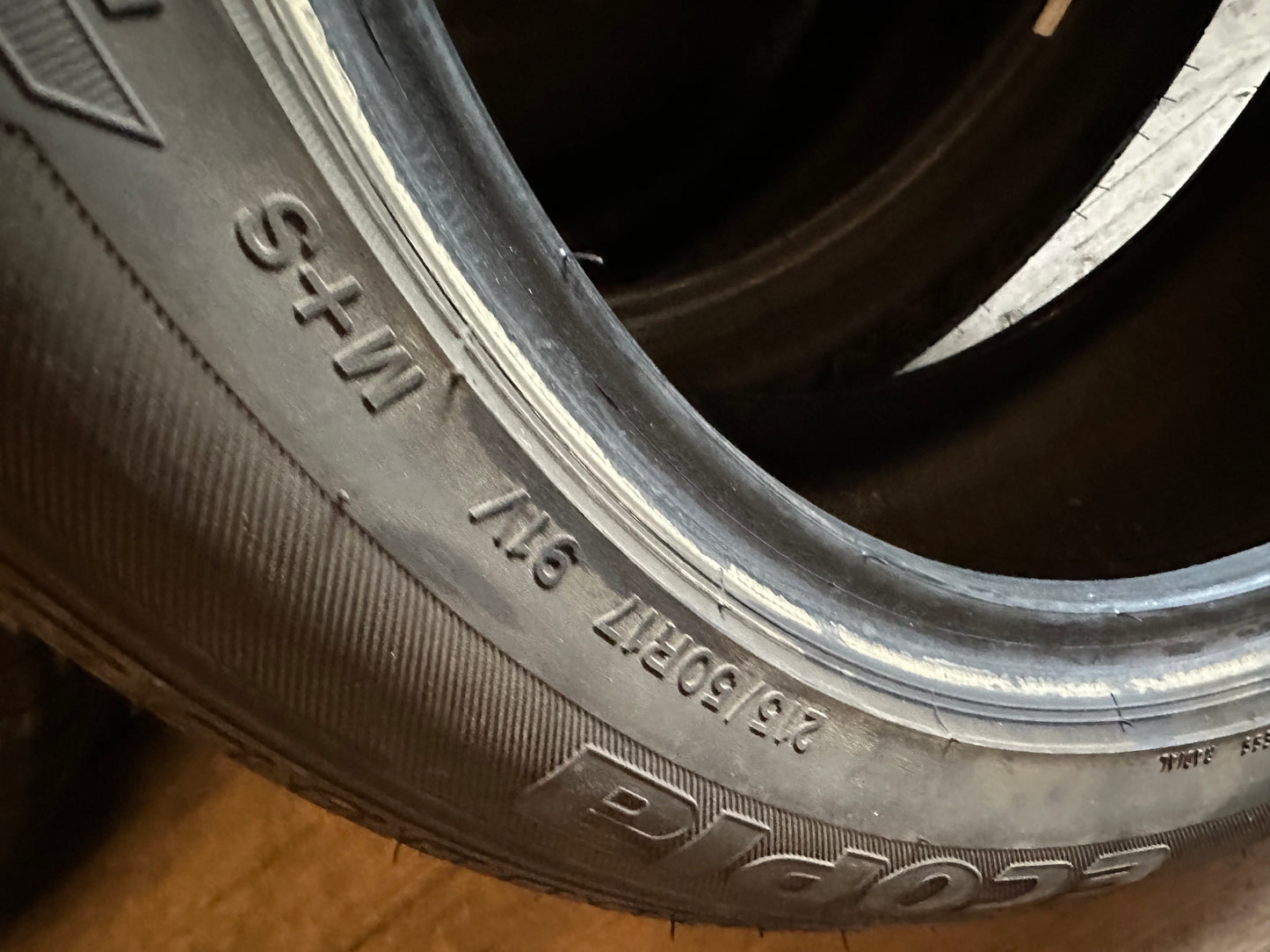 1 pneu d’été 215/50r17 Bridgestone en très bon état