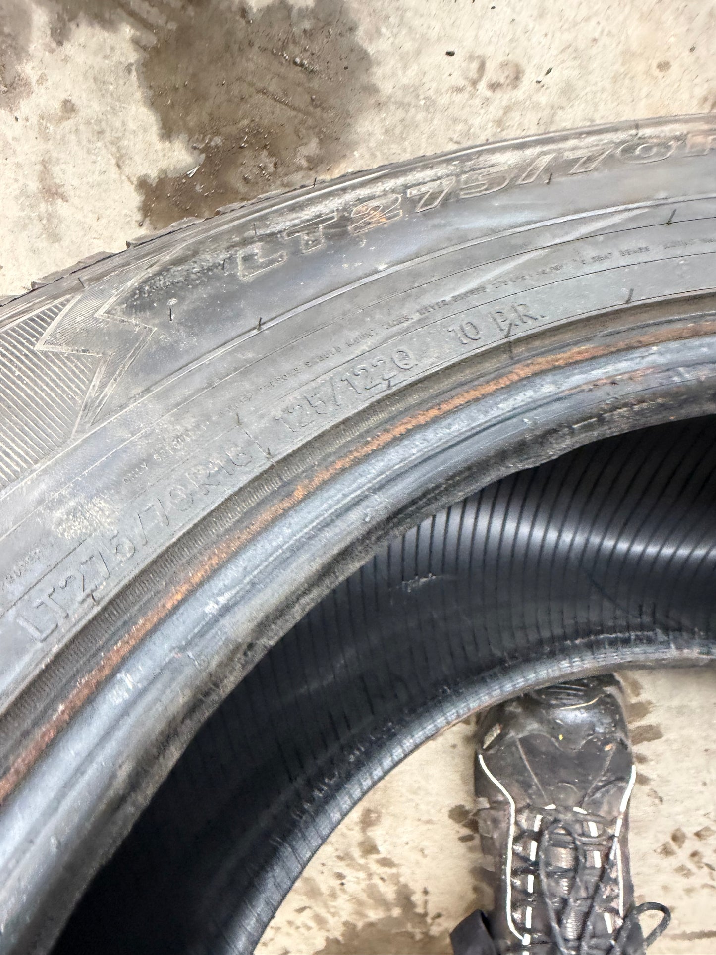 1 pneu d hiver lt 275/70r18 toyo 10 plies a l état neuf