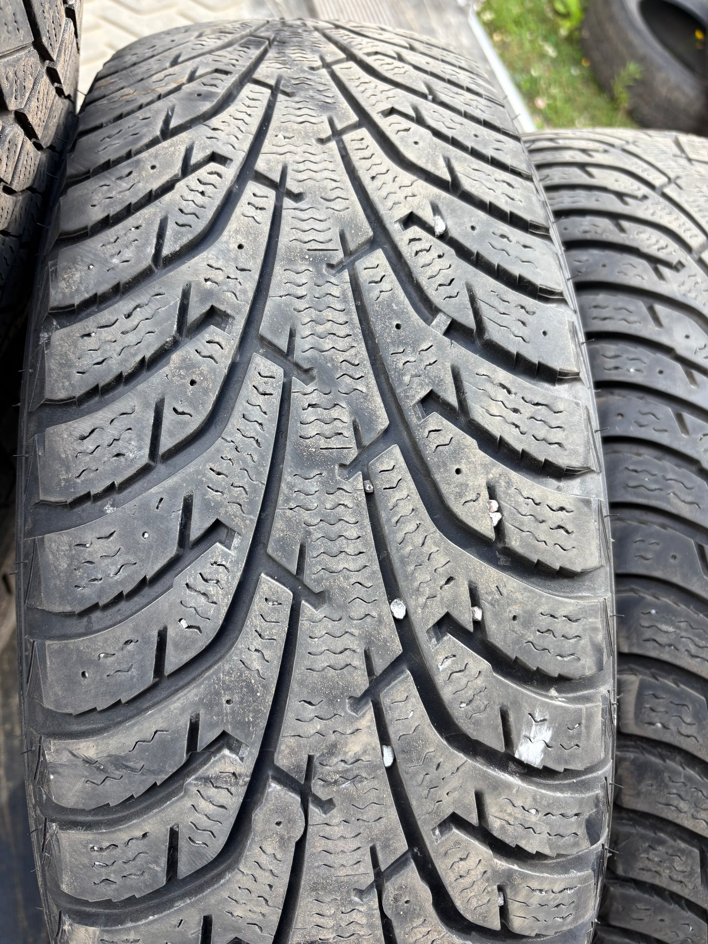2 pneus d hiver 225/65r17 maxxis