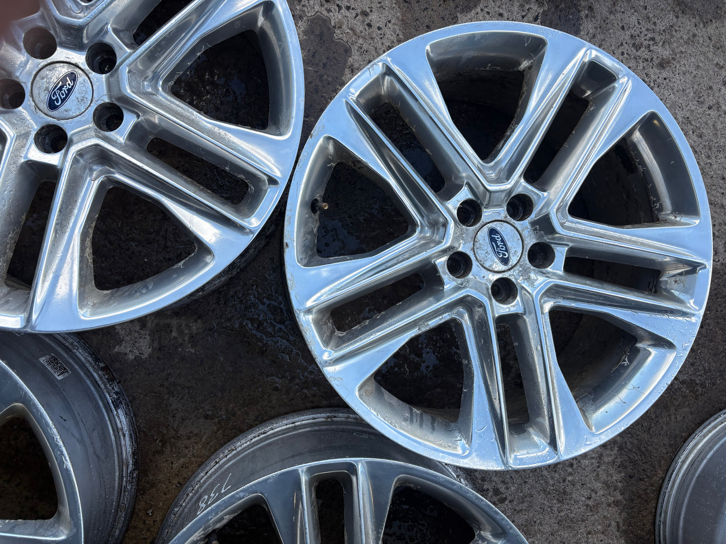 4 mags ford 20 pouces 5x114.3 avec valves tpms