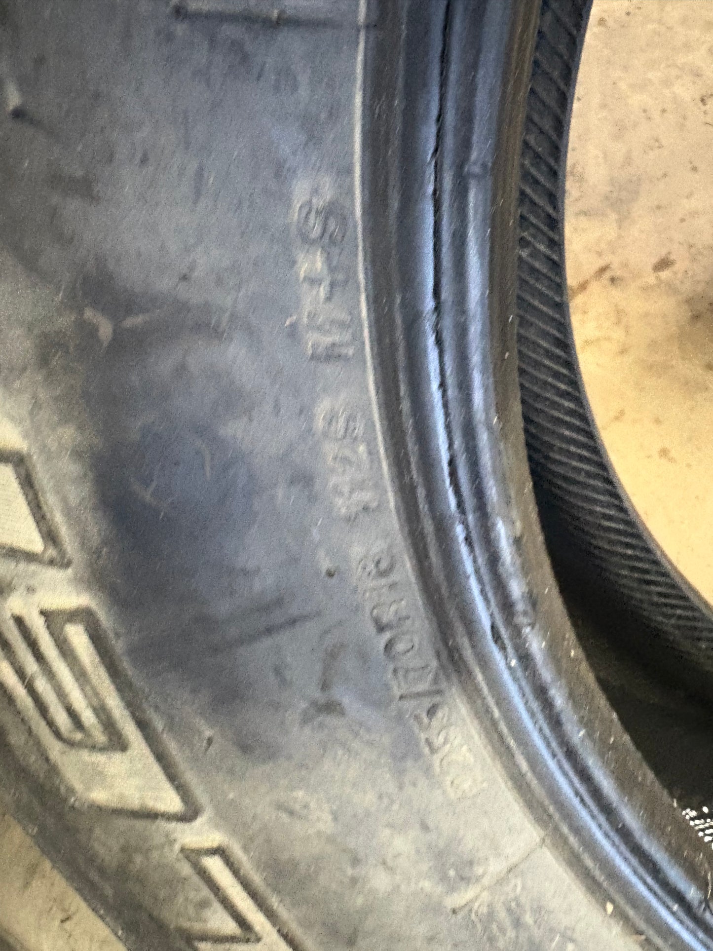 4 pneus d ete 255/70r18 bridgestone en bon etat