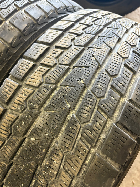2 pneus d hiver 245/50r20 Yokohama en très bon état
