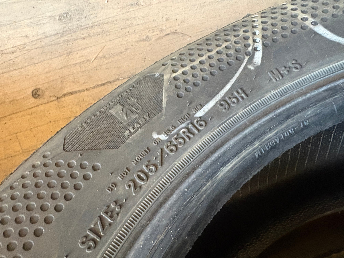 2 pneus d ete 205/65r16 good year en bon etat