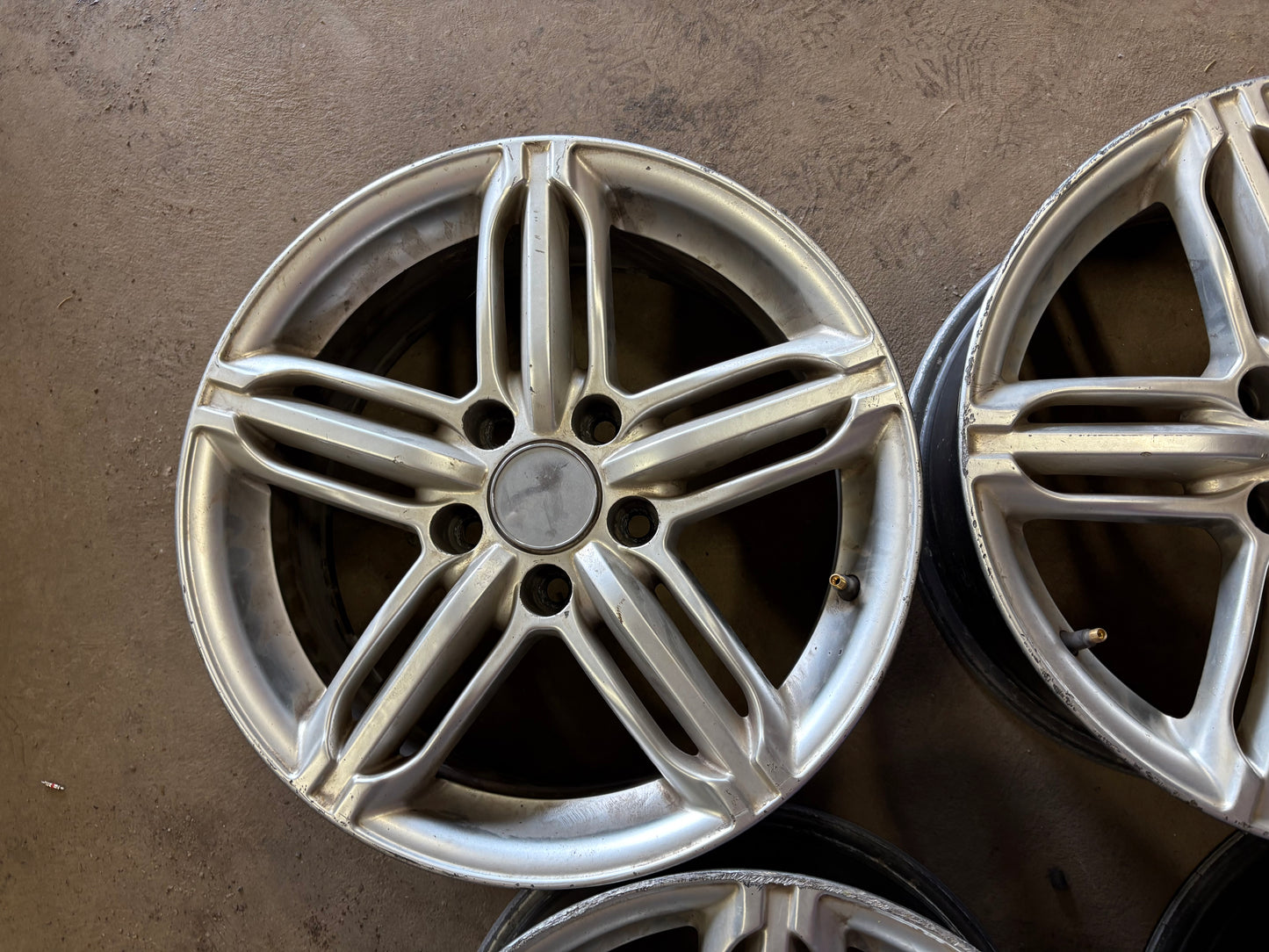 4 mags 16 pouces 5x112 en bon etat