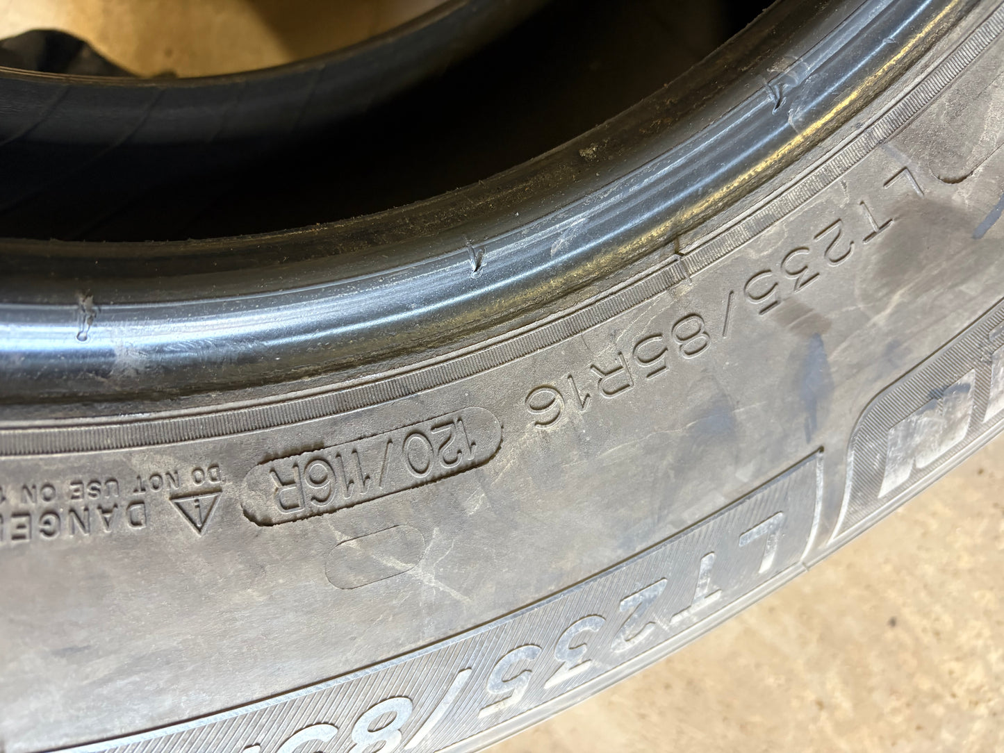 4 pneus d ete lt 235/85r16 michelin 10 plies a l etat neuf