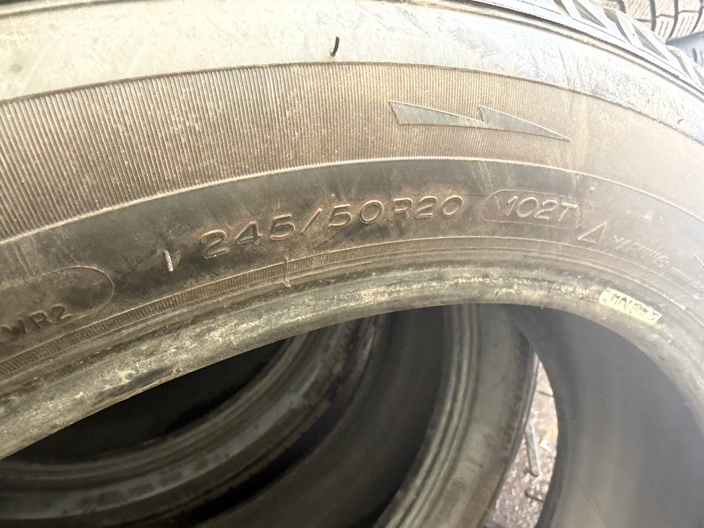 4 pneus d hiver 245/50r20 Michelin a l etat neuf