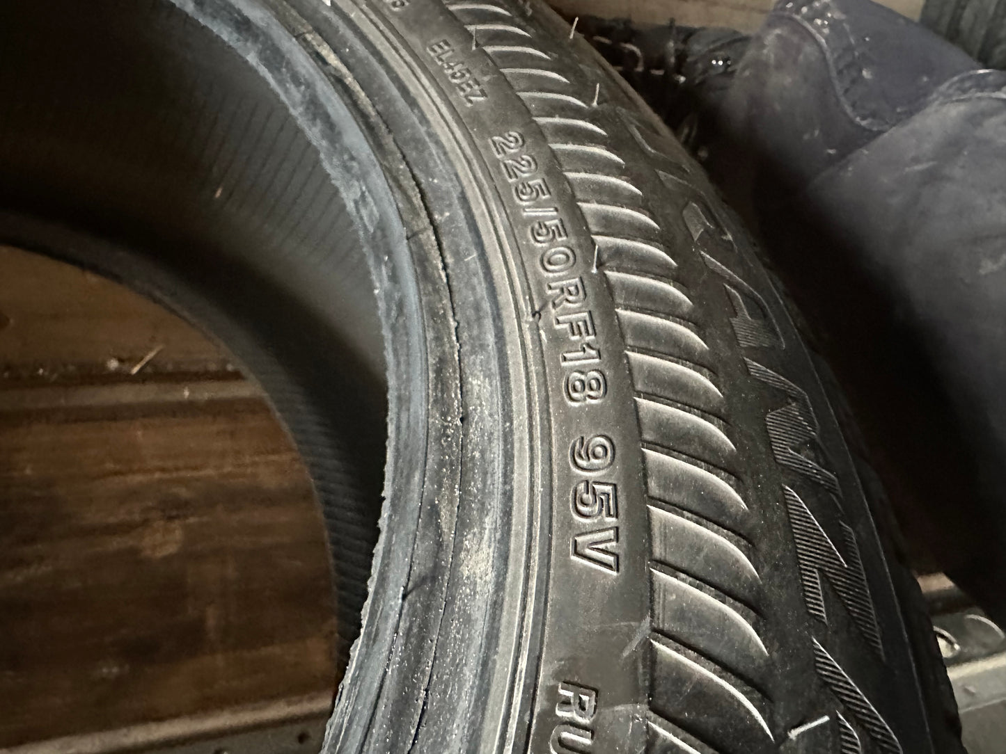 1 pneu d’été 225/50r18 Bridgestone runflat a l’état neuf