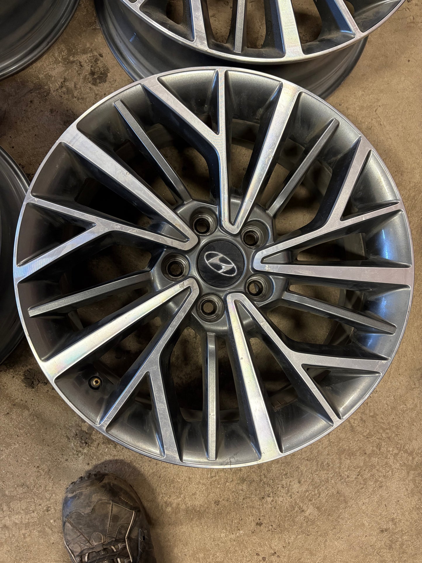 4 mags hyundai 18 pouces en parfaite etat