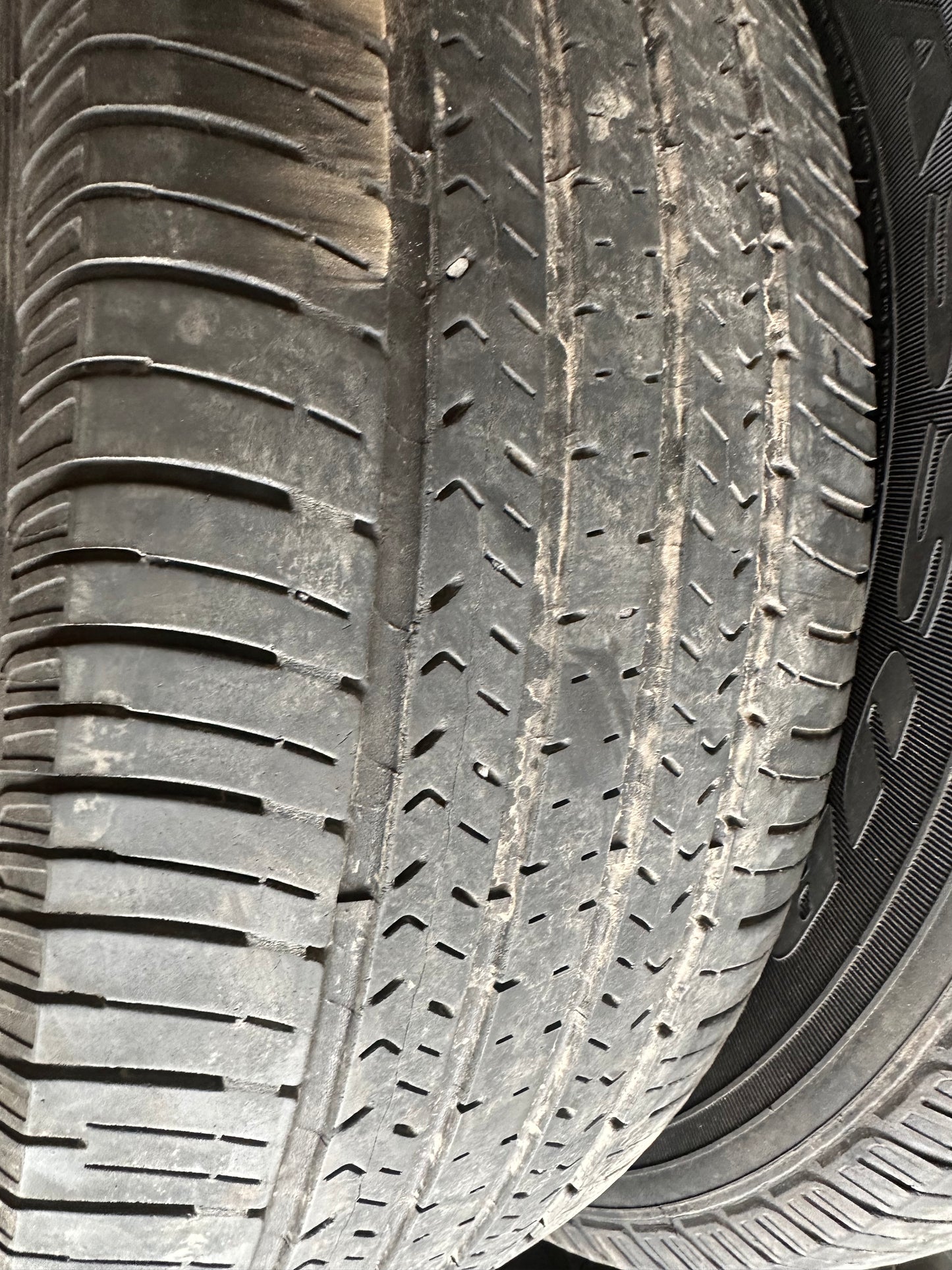 2 pneus d’été 225/65r17 goodyear