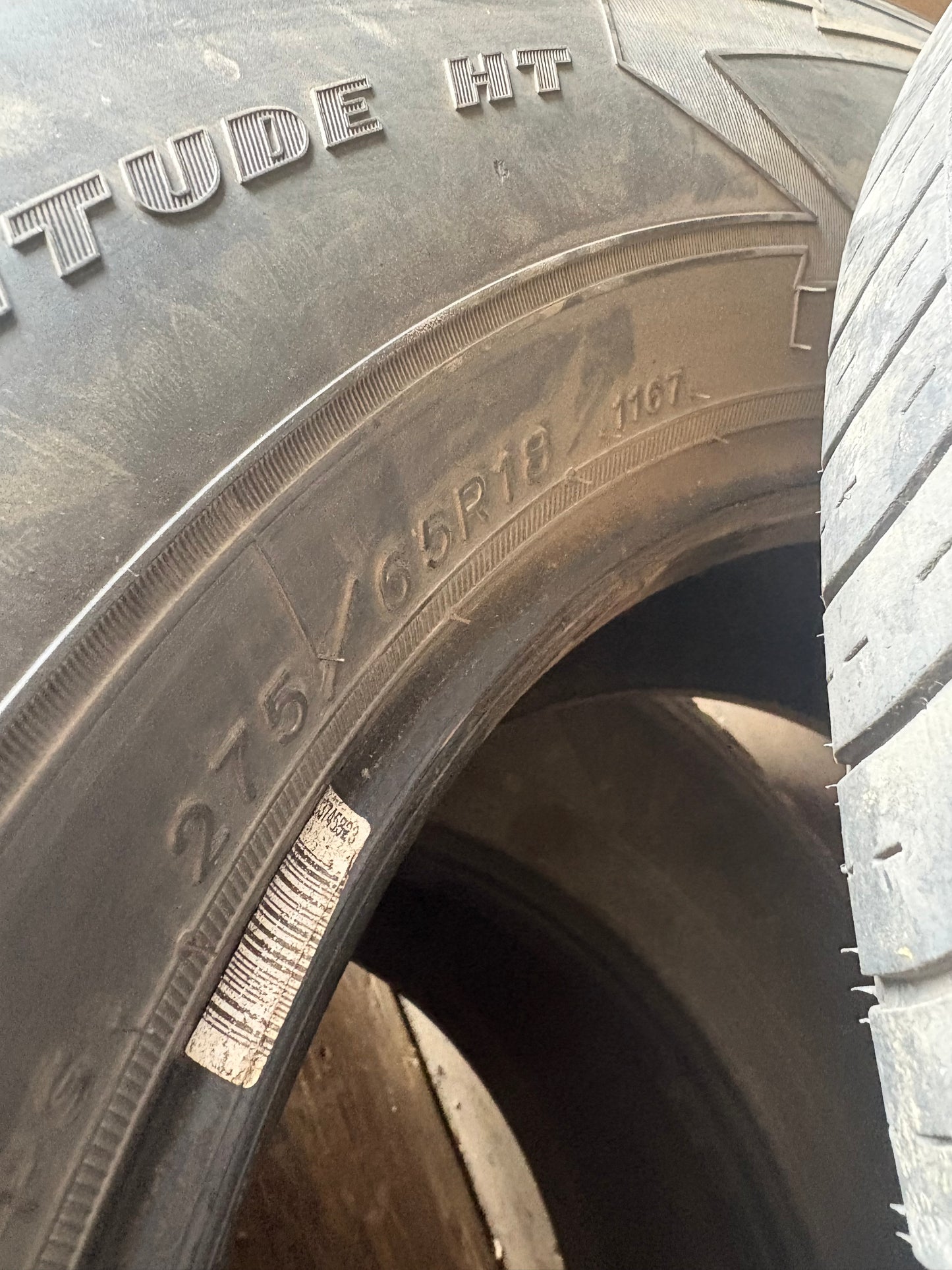 2 pneus d ete 275/65r18 good year en bon état