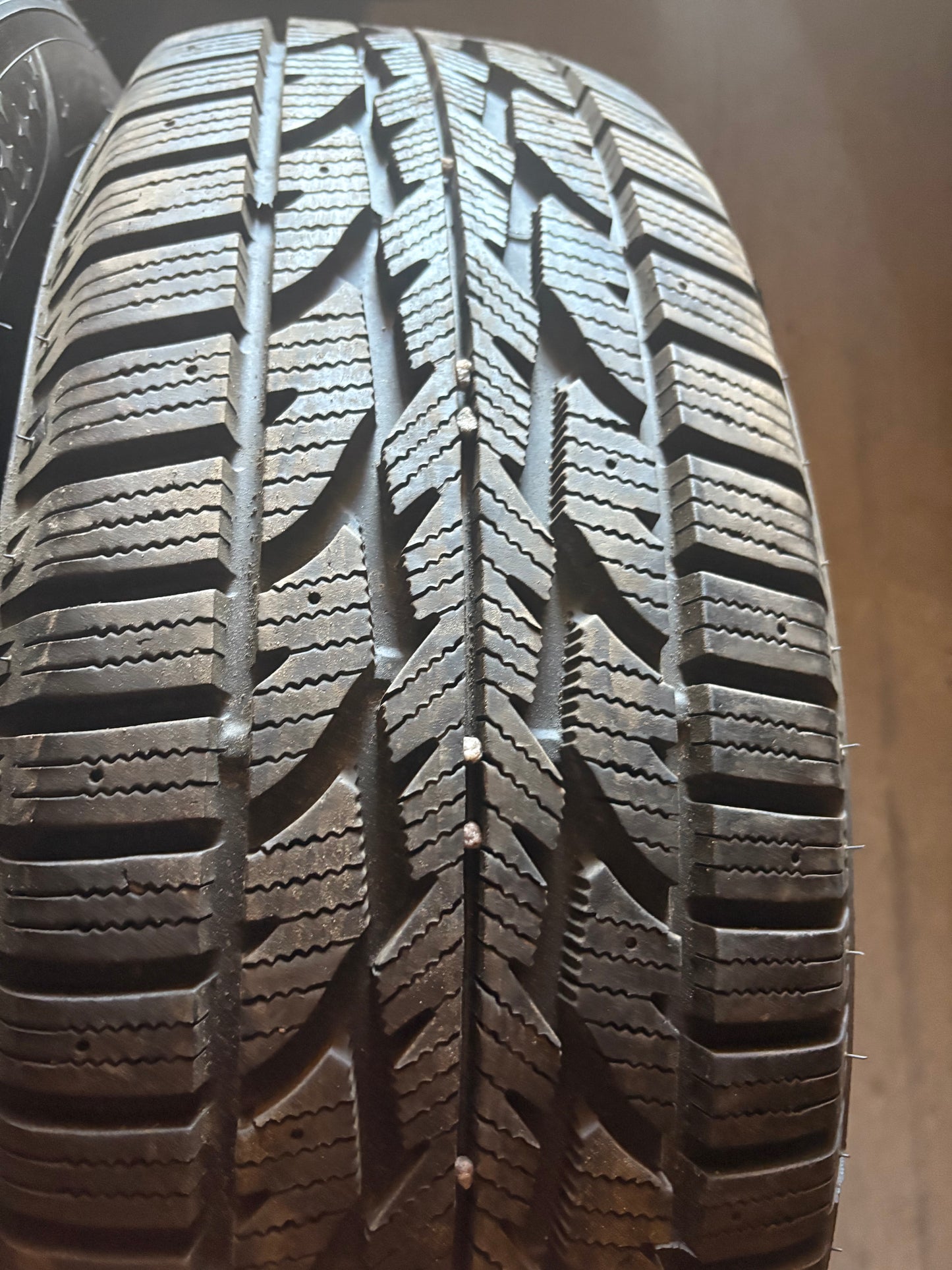 1 pneu d hiver 225/65r17 firestone a l état neuf
