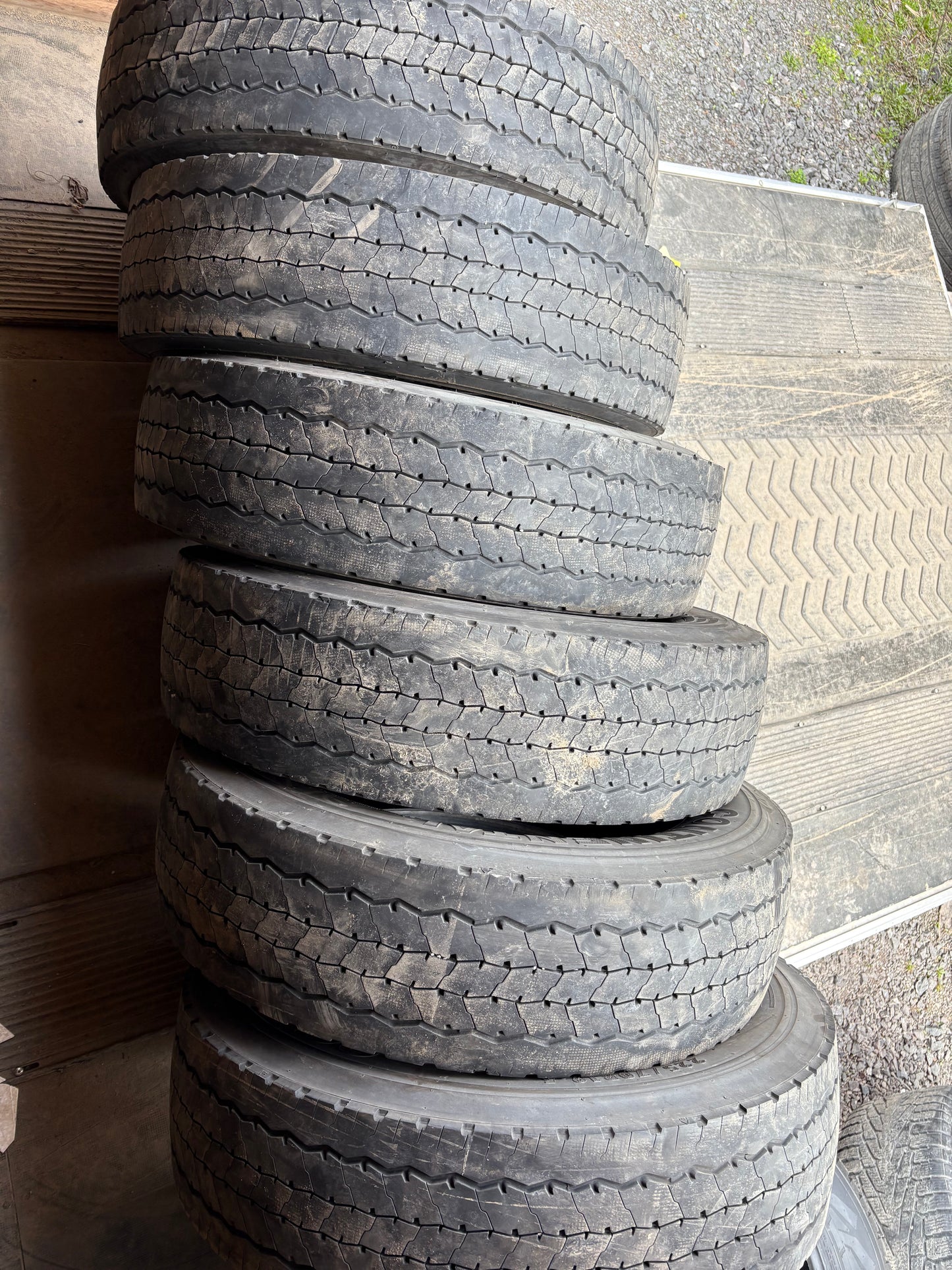 6 pneus d ete 225/70r19,5 continental
