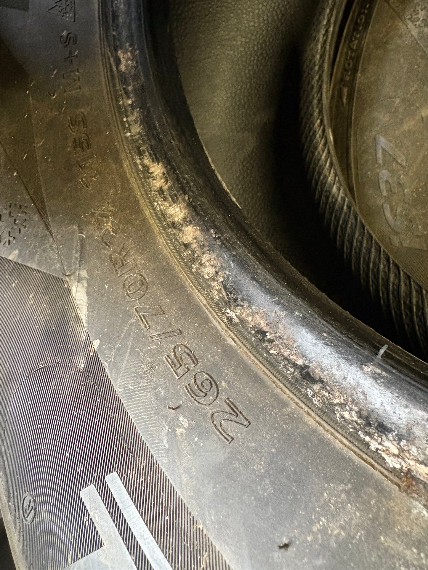 1 pneu d hiver 265/70r17 landsail