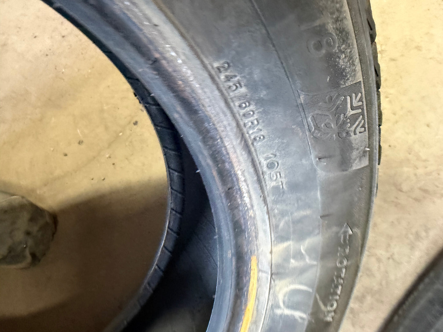 4 pneus d hiver 245/60r18 michelin en bon etat