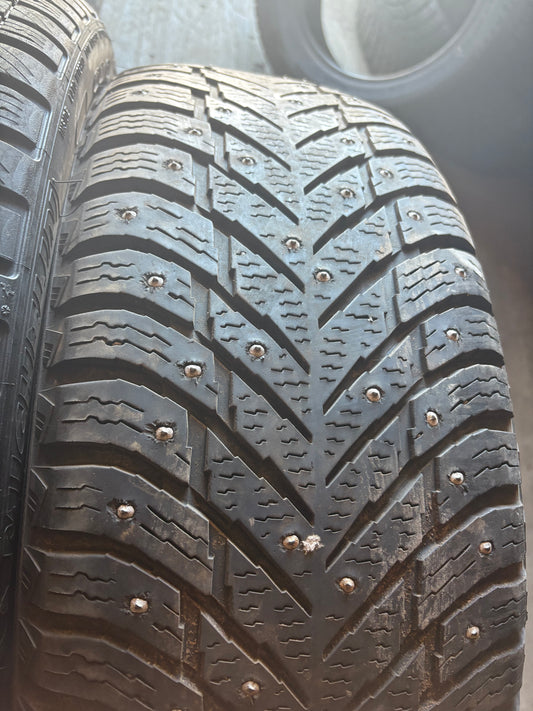 1 pneu d hiver 225/65r17 nokian a clou