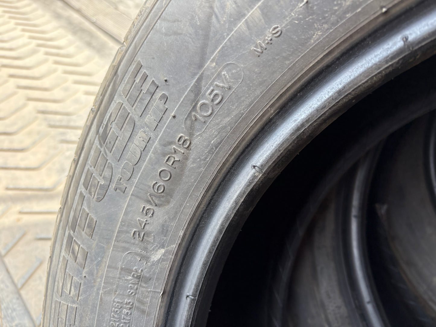 4 pneus d ete 245/60r18 michelin en tres bon etat