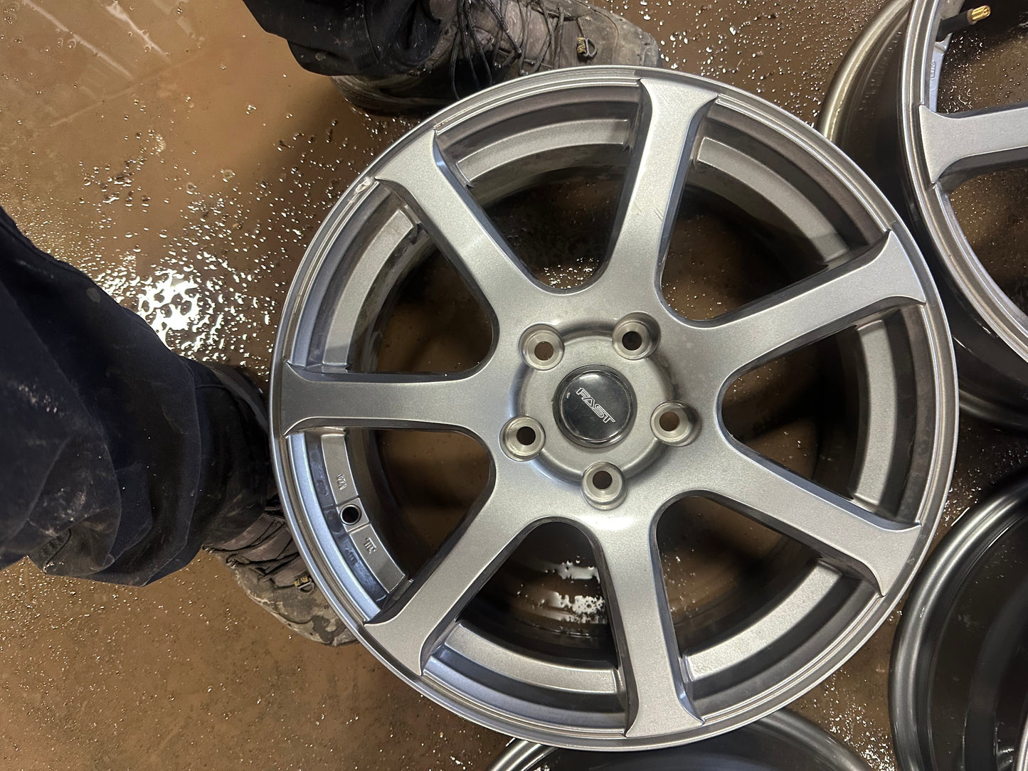 4 mags fast 17 pouces 5x114.3 neuf en liquidation