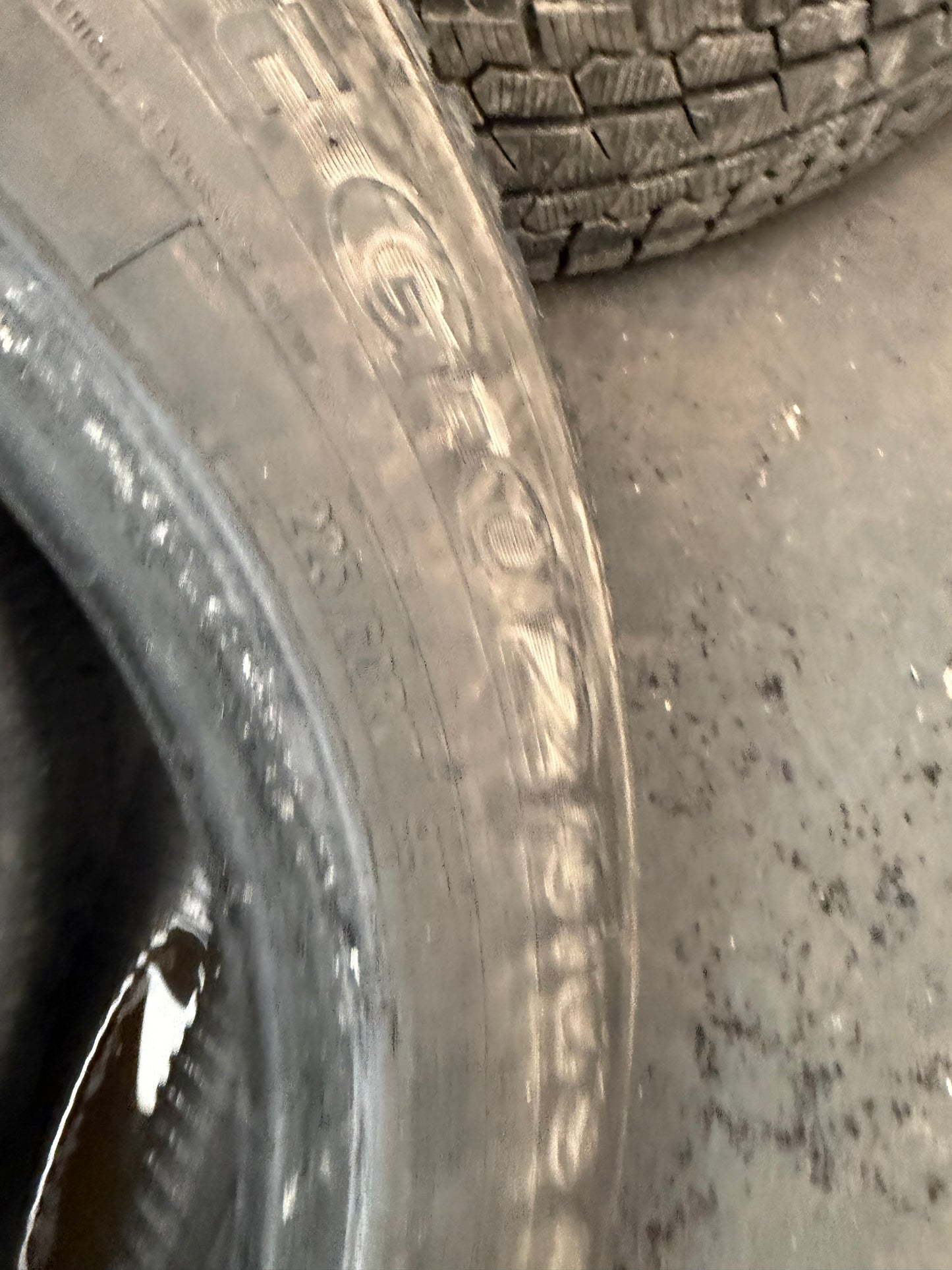 4 pneus d hiver 225/60r17 toyo a l état neuf